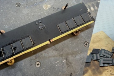 DIY大神用笔记本内存造出32GB DDR5，成本仅1360元