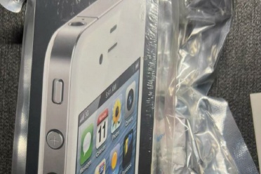 抢购热潮升温！全新未拆封iPhone 4价格炒到万元