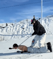 滑雪场回应有人拴脖遛狗式滑雪：个人癖好管不了