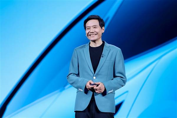 雷军回应掉粉：请大家帮忙 尽量别搞哗众取宠、恶意拱火话题