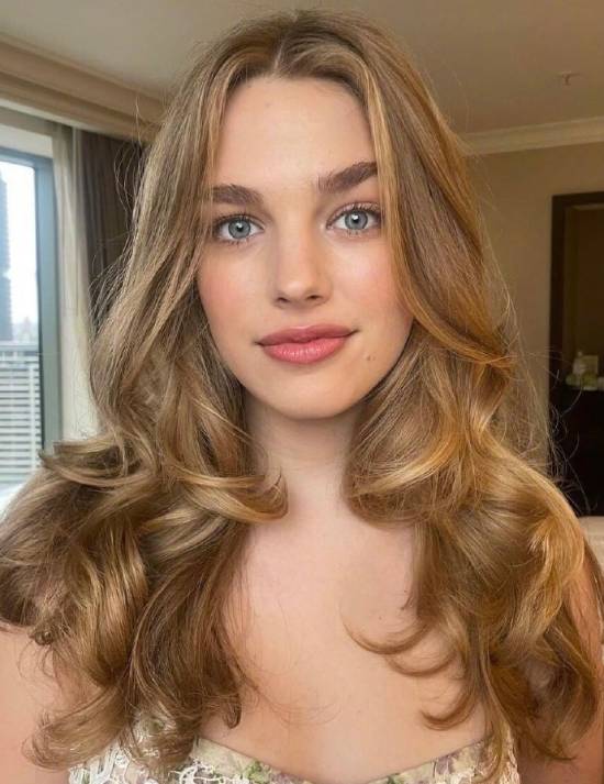 迪士尼《魔发奇缘》真人电影主演公开：蒂根·克罗夫特和麦洛·曼海姆饰演男女主