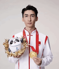 武大靖自曝曾生活不能自理:从床爬到洗手间要半小时