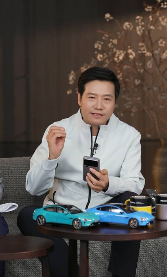 雷军回应将玄戒O1念成01：状态特别差照稿子还念错