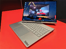 联想发布自动扭转笔记本电脑：屏幕可自动转向