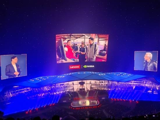 黄仁勋：IT产业过去三十年计算基础设施都需全面重塑