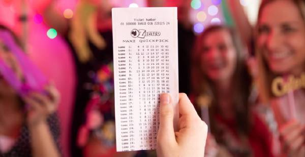 澳夫妇彩票中1500万告诉孩子仅中1.5万：希望他们明白必须努力奋斗