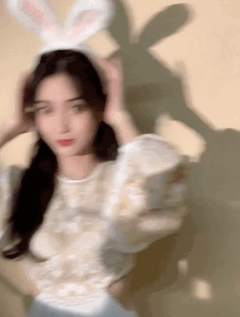 林俊杰女友七七单人婚纱写真 越扒越有的动态图