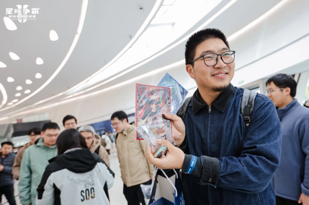 在《星际争霸Ⅱ》国际明星邀请赛现场，大家都是当初那个少年