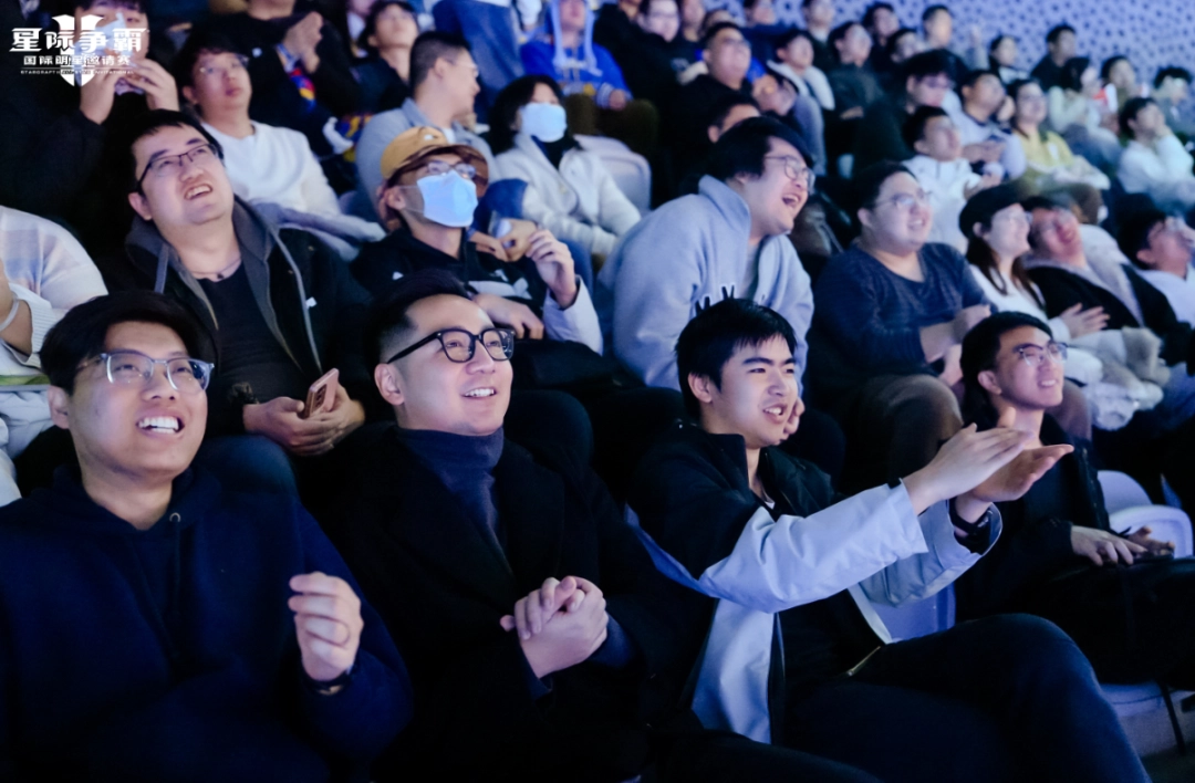 在《星际争霸Ⅱ》国际明星邀请赛现场，大家都是当初那个少年