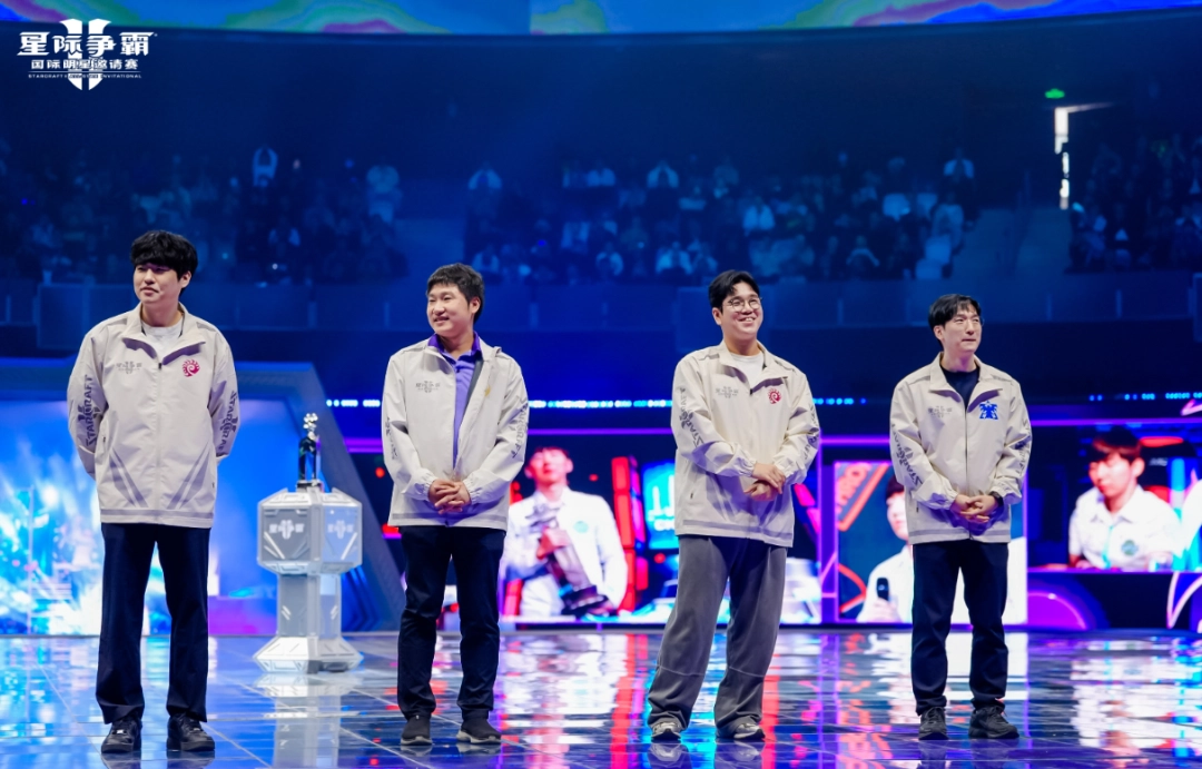 在《星际争霸Ⅱ》国际明星邀请赛现场，大家都是当初那个少年