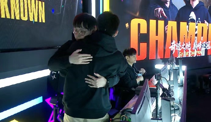 2025《街头篮球》FSPL盛大落幕,“UNKNOWN”延续王者之姿卫冕冠军