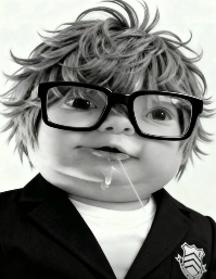 诡异的婴儿流口水黑白大头照，怎么就成为了网友摆烂专用表情包？