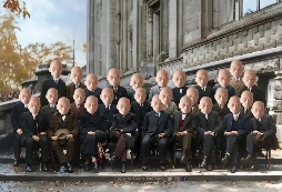 推翻爱因斯坦后，民科开始大战孙笑川