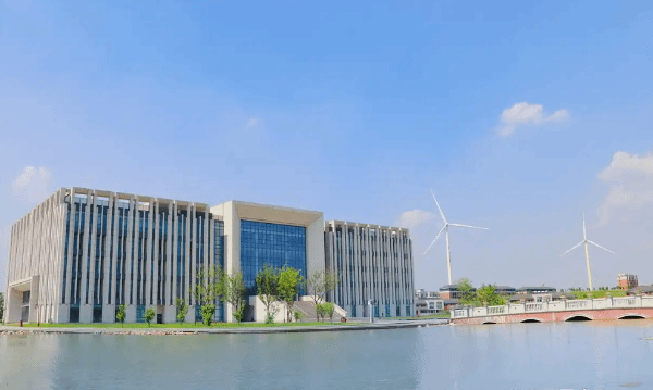 大学高数挂科竟要请家长陪读，校方回应背后真相令人意外