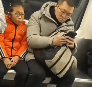 地铁代坐服务月入千元，背后真相让人大跌眼镜