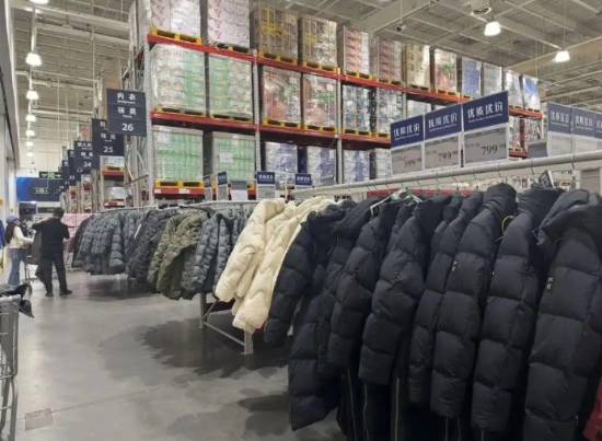 羽绒服价格疯涨，超市300元爆款竟然抢空